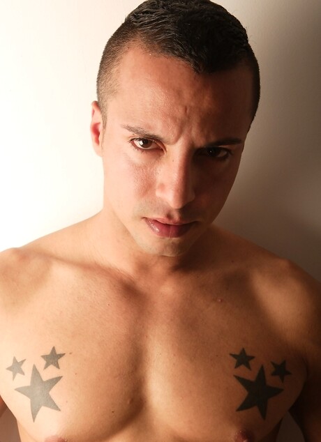 Hung dude shows his perfect bubble-but and uncut penis