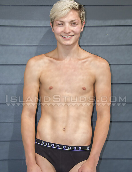 6'2" Super Cute Twink Drake: Cleans up after the Holiday, Cums &amp; Pees x2!